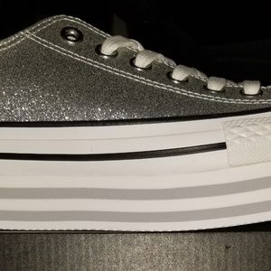 chuck taylor all star shiny metal platform low top